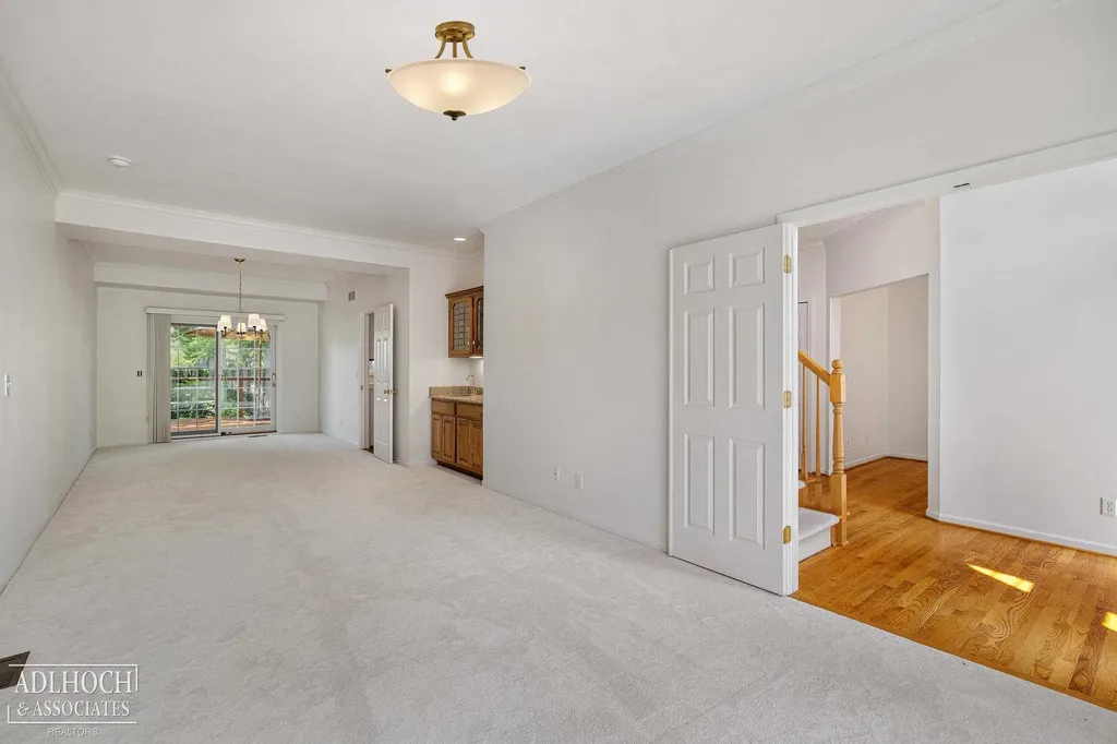 21473 Goethe Street Grosse Pointe Woods City MI 48236