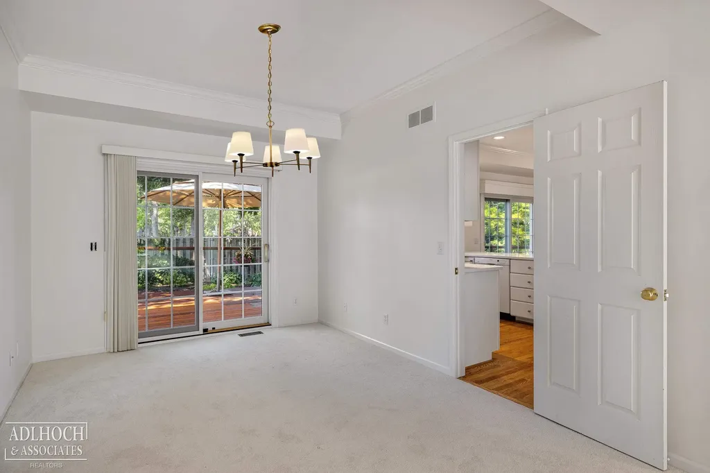 21473 Goethe Street Grosse Pointe Woods City MI 48236