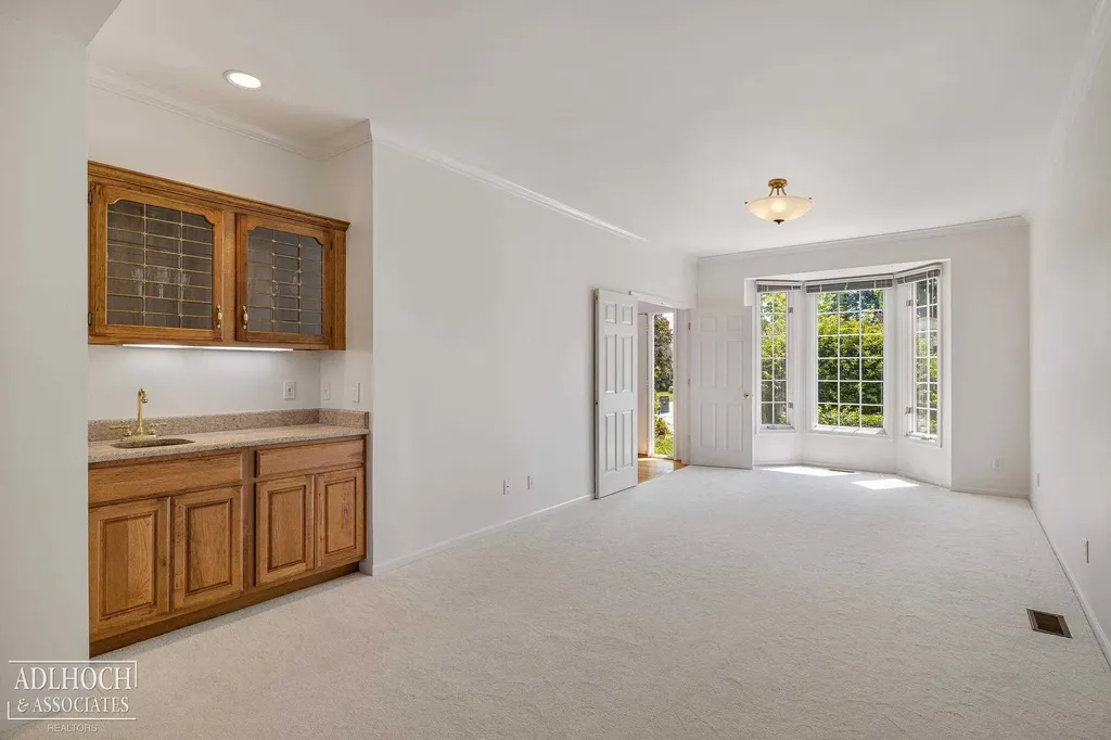 21473 Goethe Street Grosse Pointe Woods City MI 48236