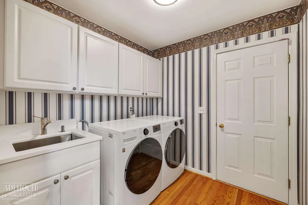 21473 Goethe Street Grosse Pointe Woods City MI 48236