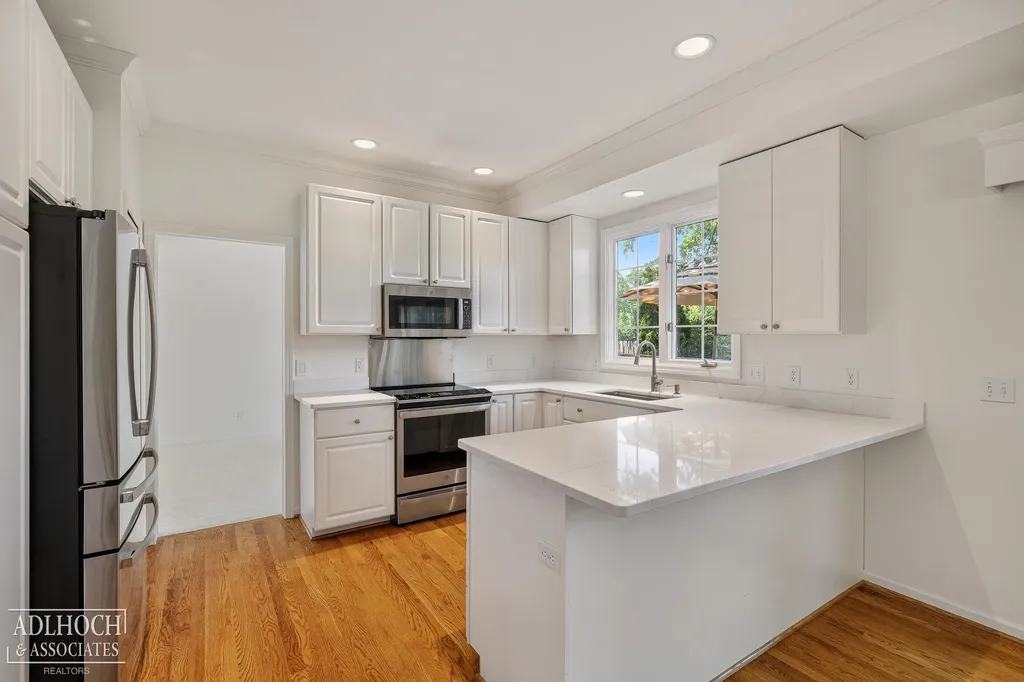 21473 Goethe Street Grosse Pointe Woods City MI 48236