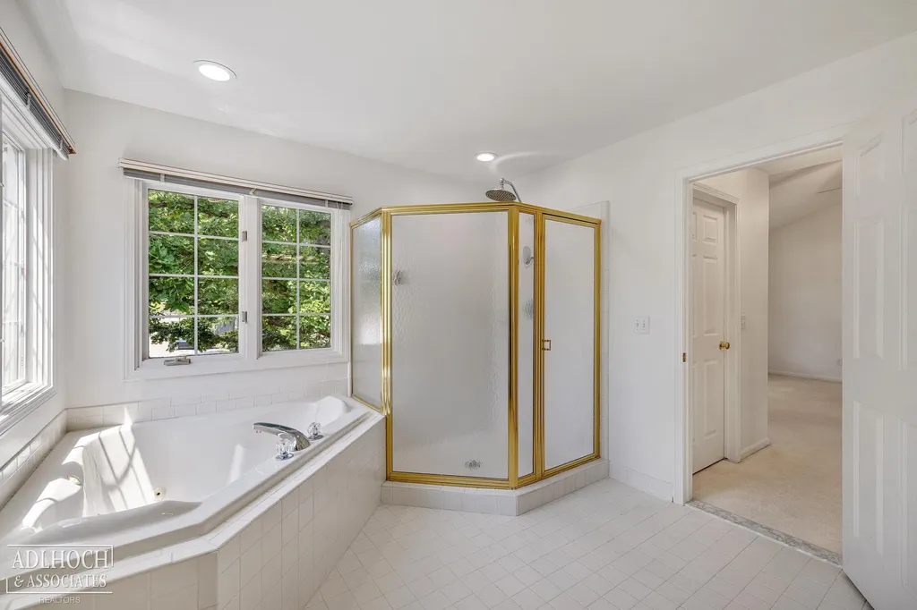 21473 Goethe Street Grosse Pointe Woods City MI 48236