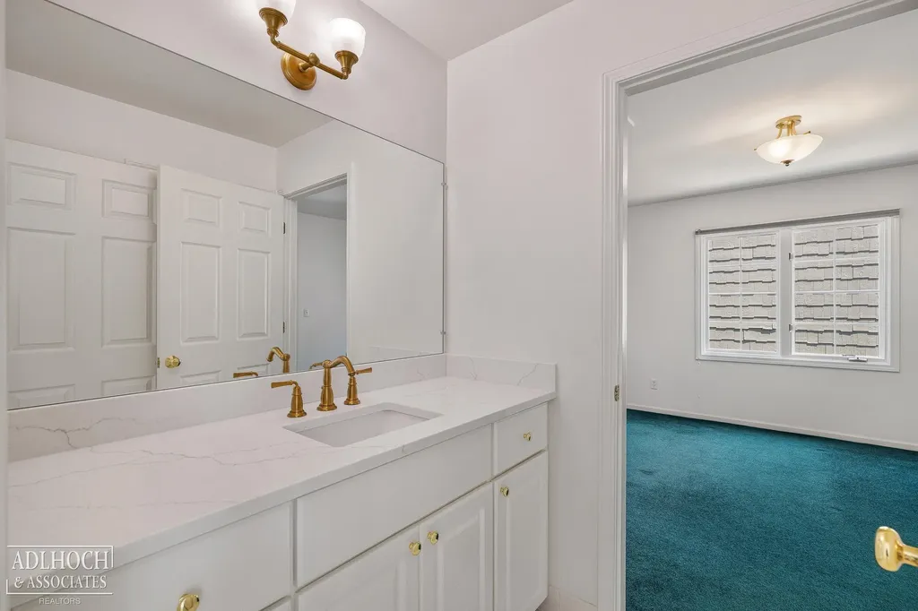 21473 Goethe Street Grosse Pointe Woods City MI 48236