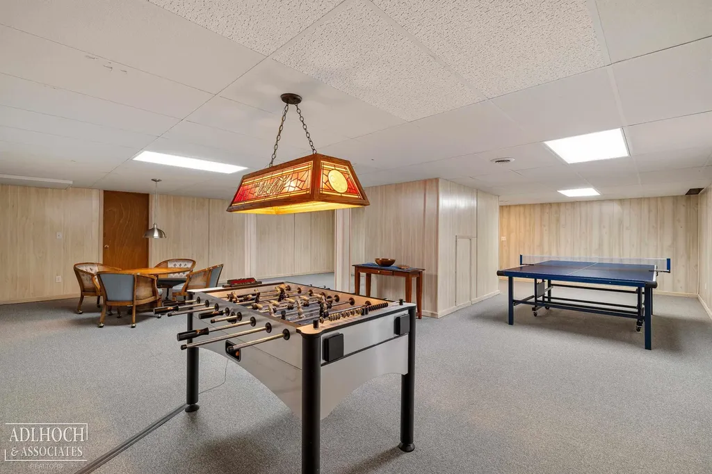 21473 Goethe Street Grosse Pointe Woods City MI 48236