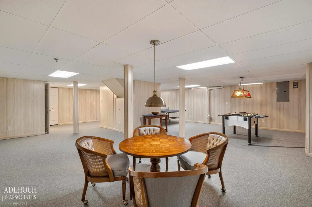 21473 Goethe Street Grosse Pointe Woods City MI 48236