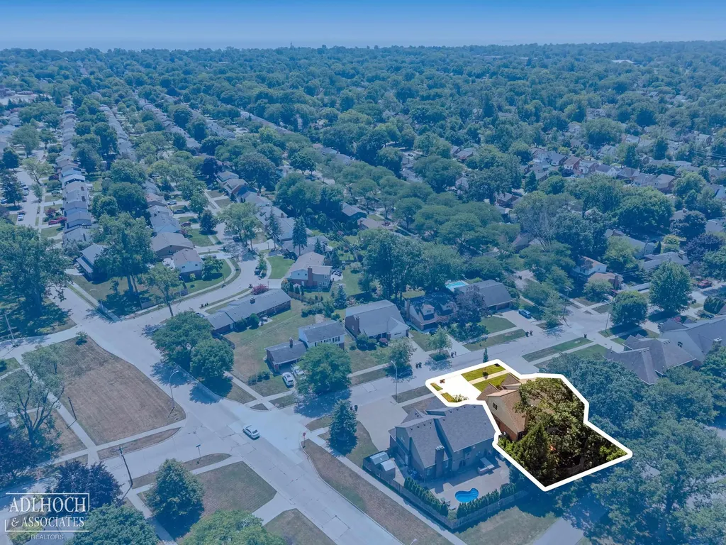 21473 Goethe Street Grosse Pointe Woods City MI 48236