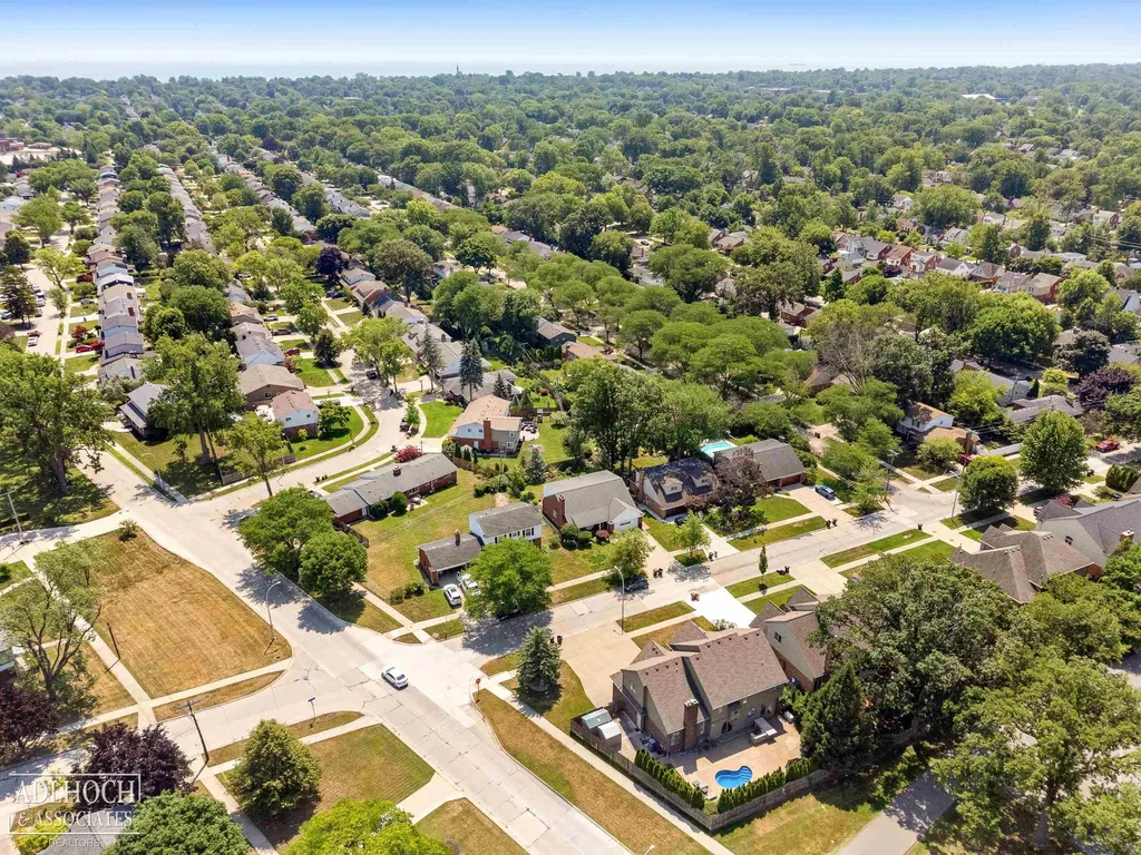 21473 Goethe Street Grosse Pointe Woods City MI 48236