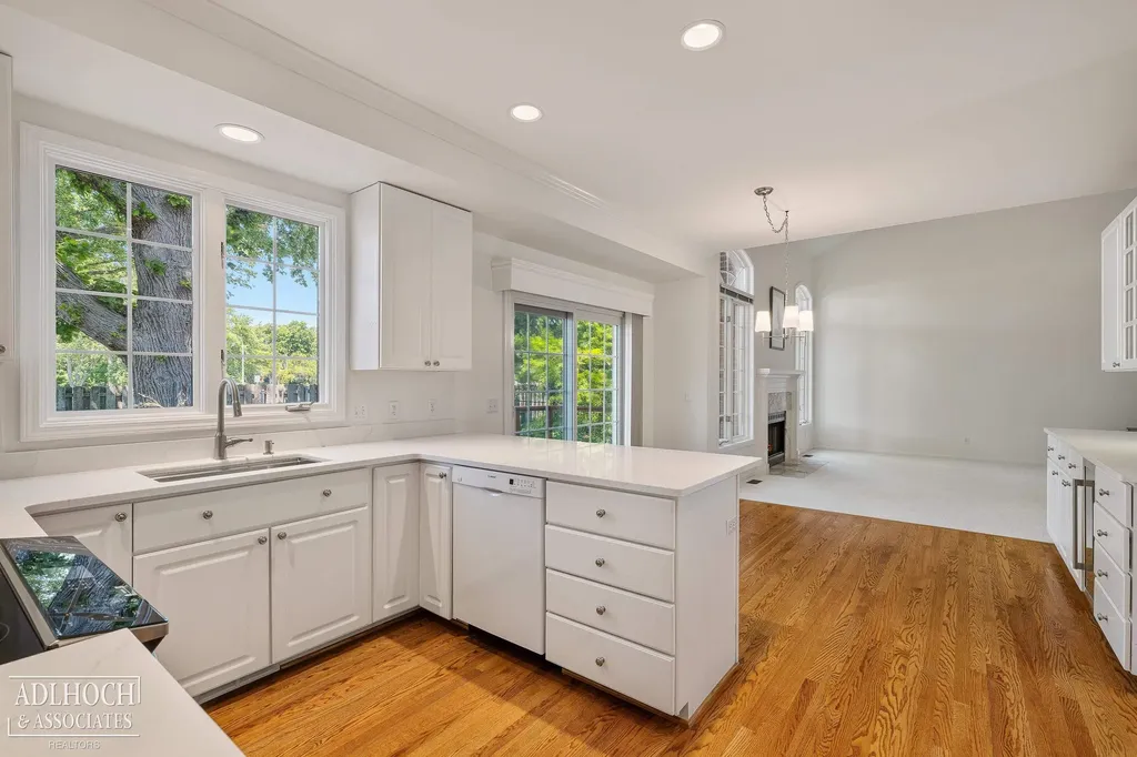 21473 Goethe Street Grosse Pointe Woods City MI 48236