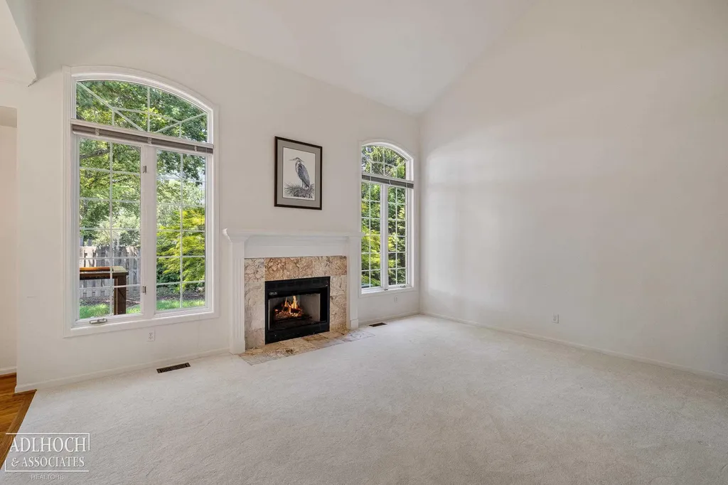 21473 Goethe Street Grosse Pointe Woods City MI 48236
