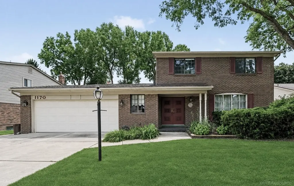 1170 Trevino Drive Troy City MI 48085