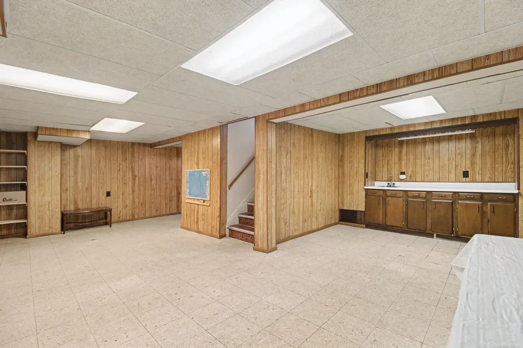 1170 Trevino Drive Troy City MI 48085