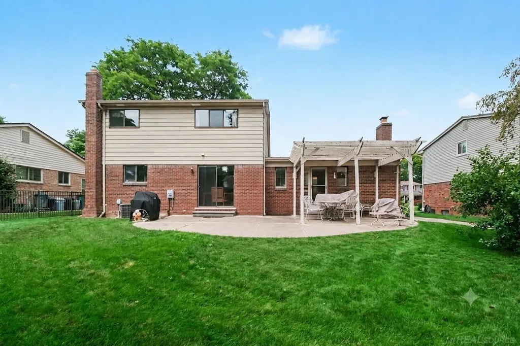 1170 Trevino Drive Troy City MI 48085