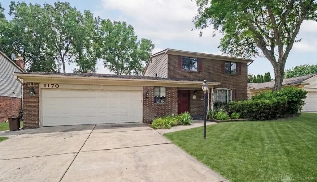 1170 Trevino Drive Troy City MI 48085