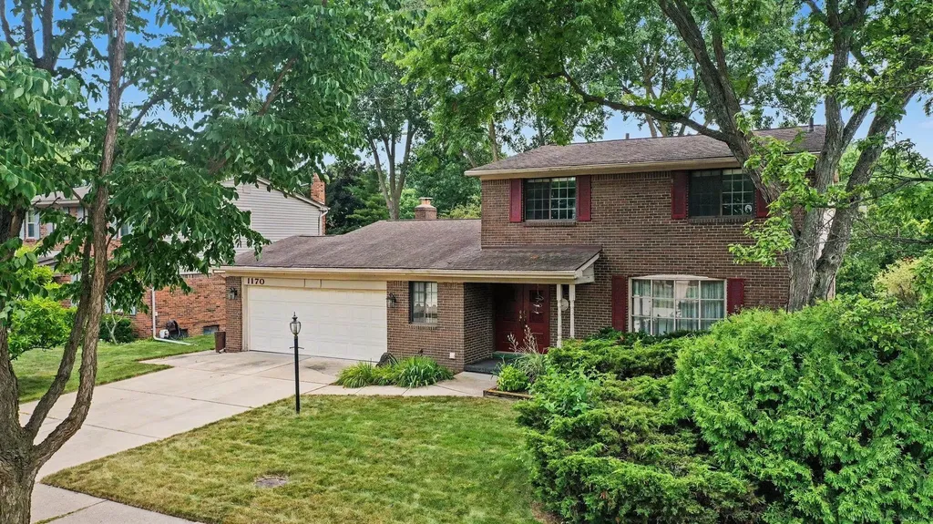 1170 Trevino Drive Troy City MI 48085