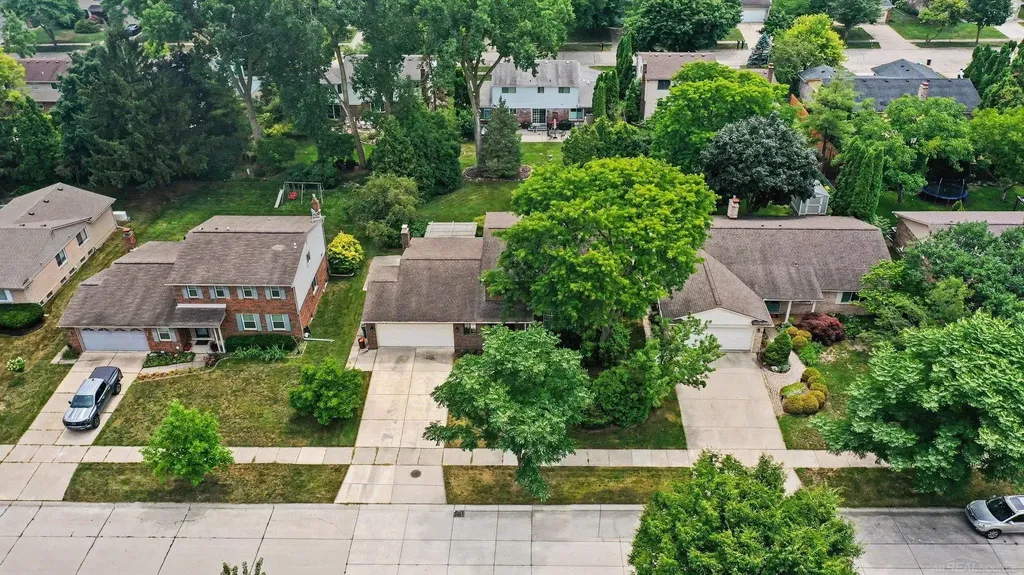 1170 Trevino Drive Troy City MI 48085
