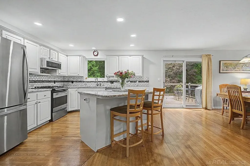 1571 Waukazoo Drive Park Township MI 49424