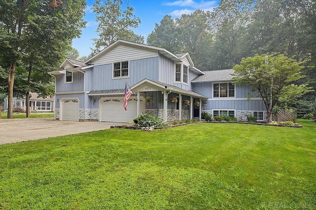 1571 Waukazoo Drive Park Township MI 49424