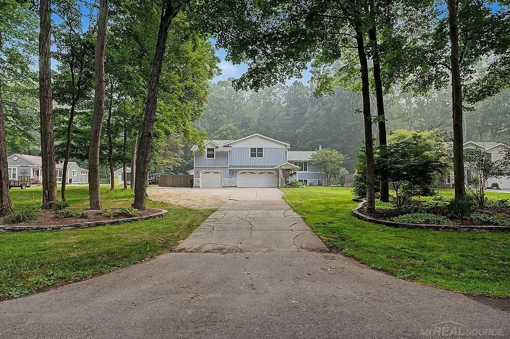 1571 Waukazoo Drive Park Township MI 49424