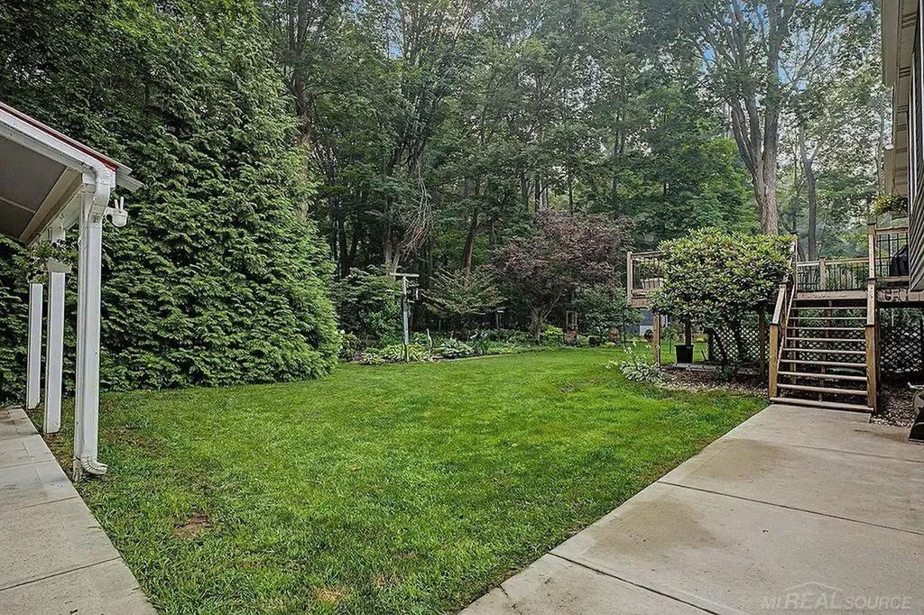 1571 Waukazoo Drive Park Township MI 49424