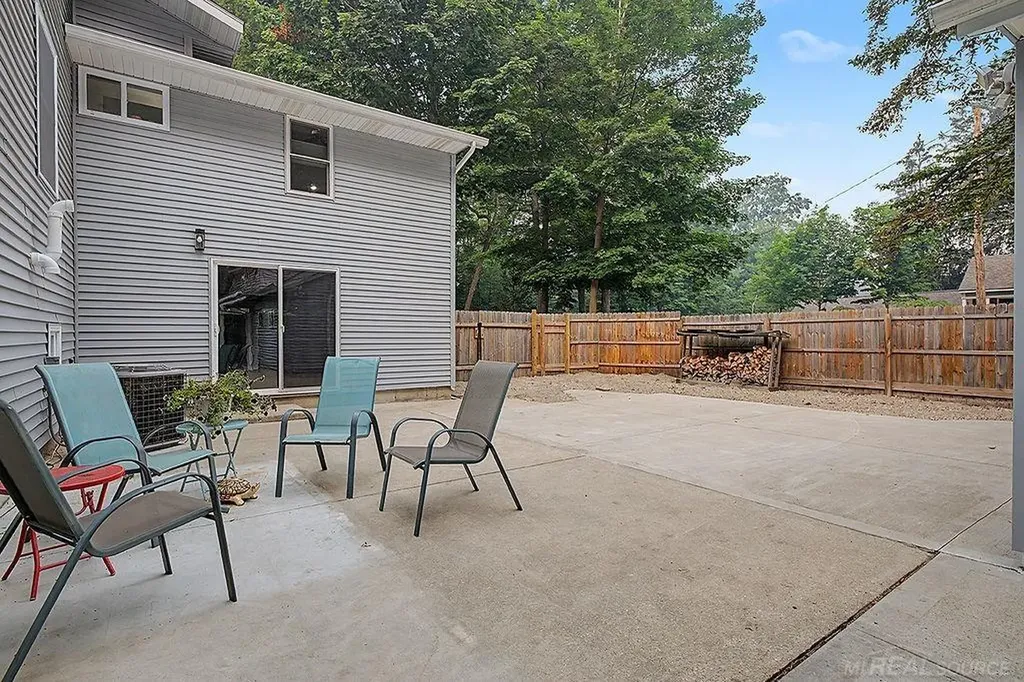 1571 Waukazoo Drive Park Township MI 49424