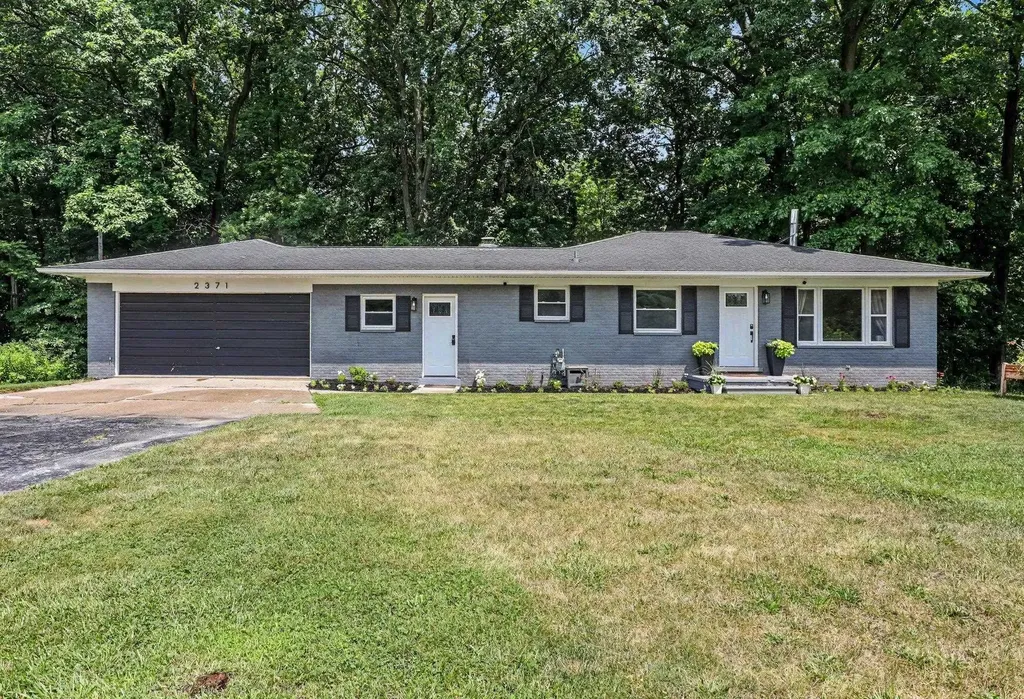 2371 Arlington Road Columbus Township MI 48063