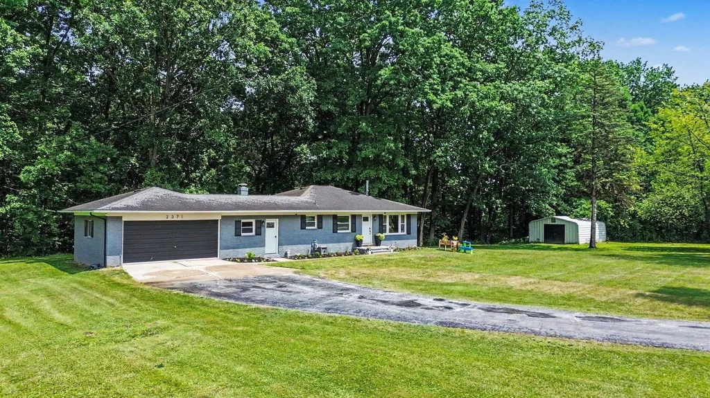 2371 Arlington Road Columbus Township MI 48063