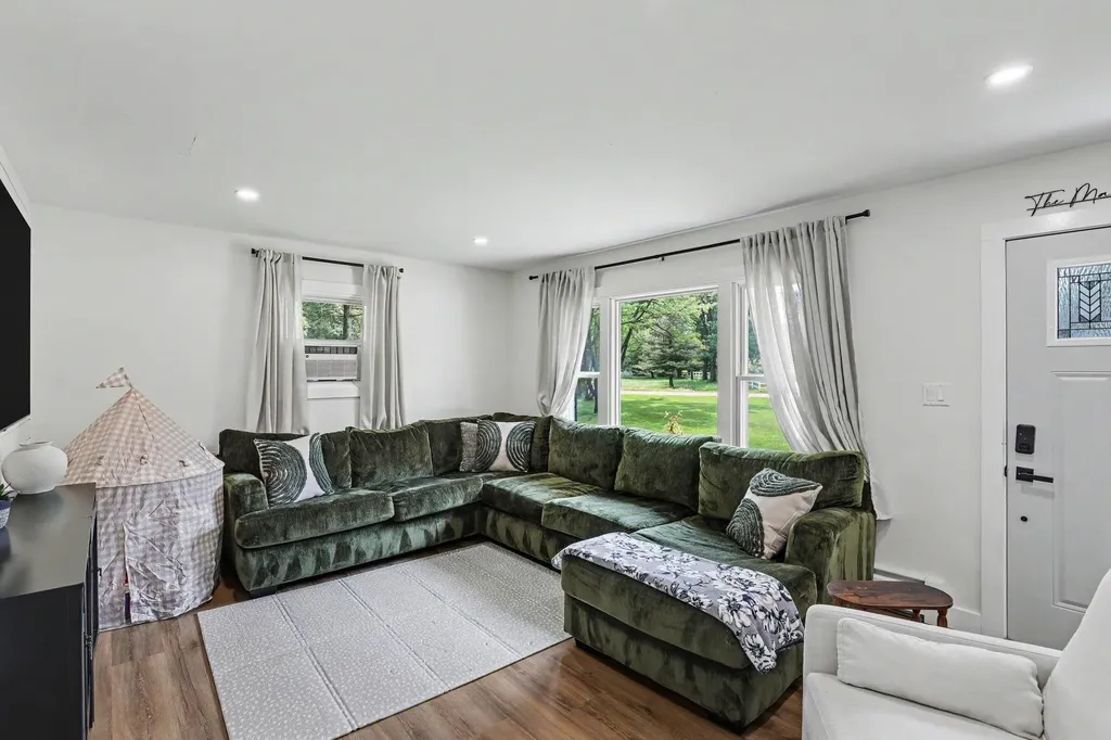 2371 Arlington Road Columbus Township MI 48063