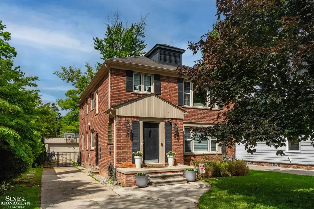 493-495 Saint Clair Avenue Grosse Pointe City MI 48230