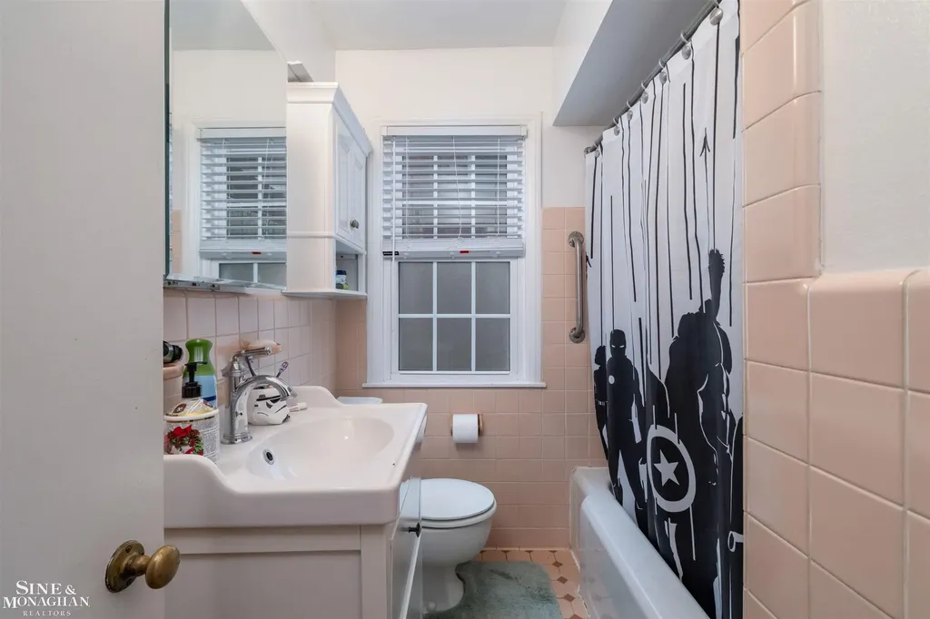 493-495 Saint Clair Avenue Grosse Pointe City MI 48230