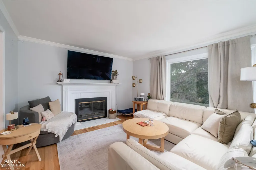 493-495 Saint Clair Avenue Grosse Pointe City MI 48230