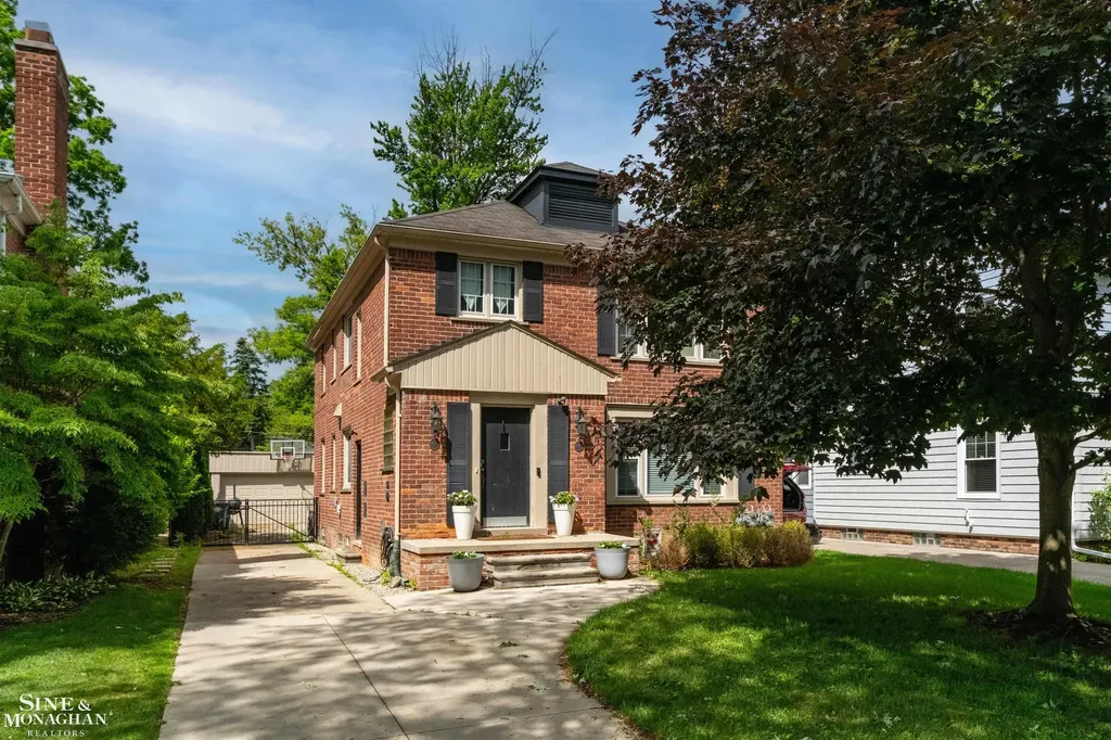 493-495 Saint Clair Avenue Grosse Pointe City MI 48230
