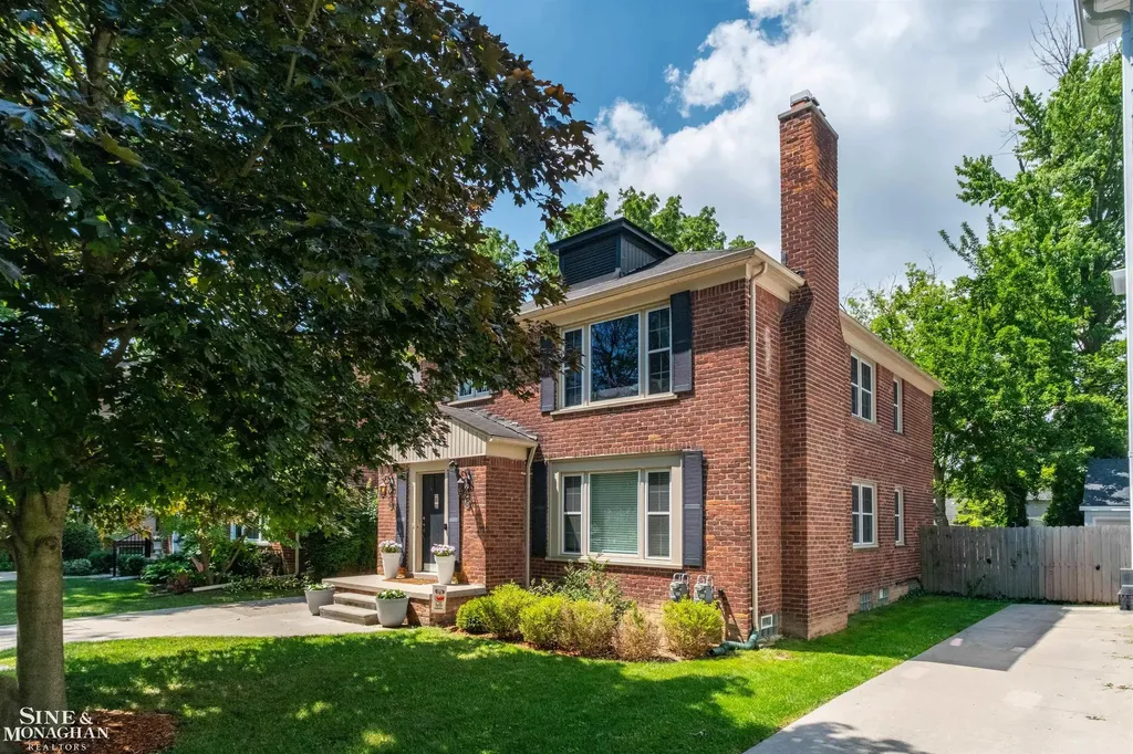493-495 Saint Clair Avenue Grosse Pointe City MI 48230