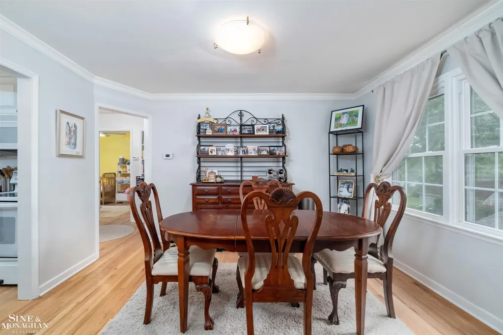 493-495 Saint Clair Avenue Grosse Pointe City MI 48230