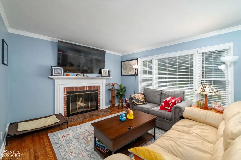 493-495 Saint Clair Avenue Grosse Pointe City MI 48230
