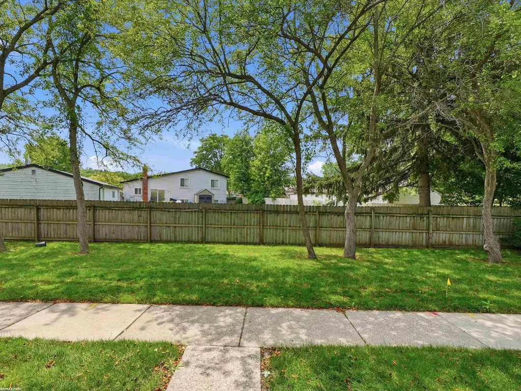 48542 Sugarbush Road Chesterfield Township MI 48047
