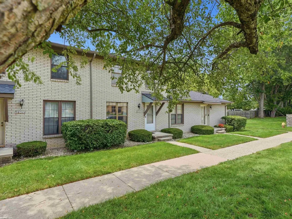 48542 Sugarbush Road Chesterfield Township MI 48047
