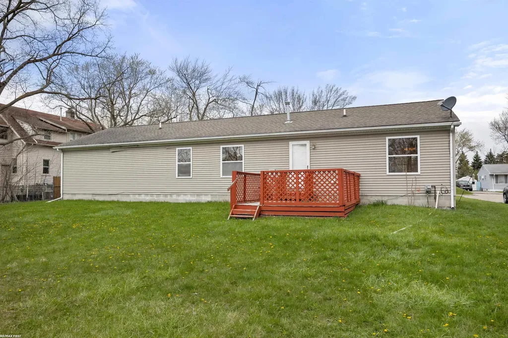 650 Peacock Avenue Pontiac City MI 48340