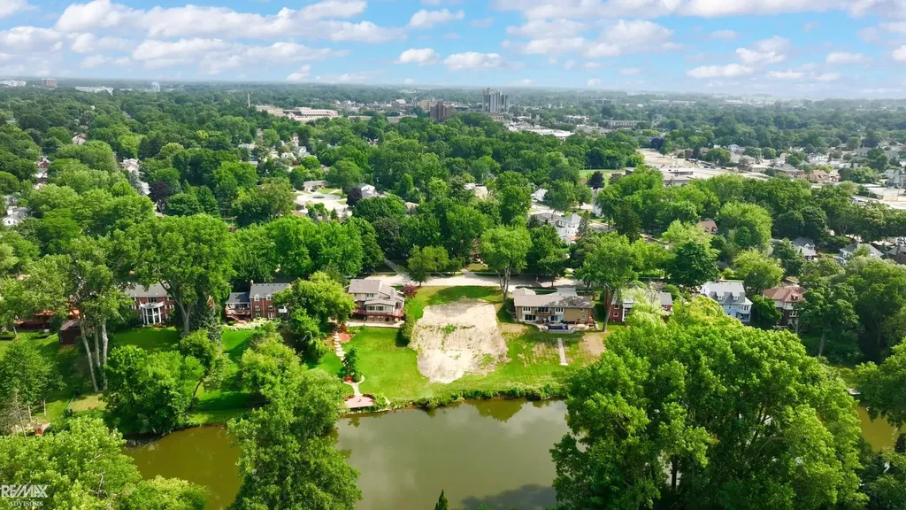00 Belleview Avenue Mt. Clemens City MI 48043