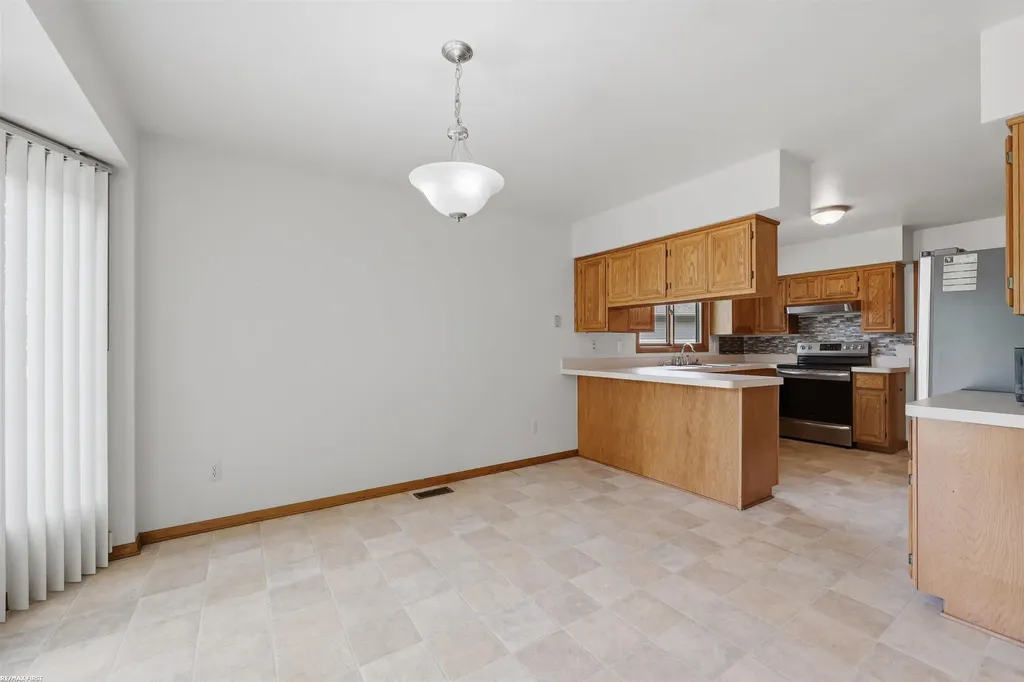 2514 Portobello Drive Troy City MI 48083