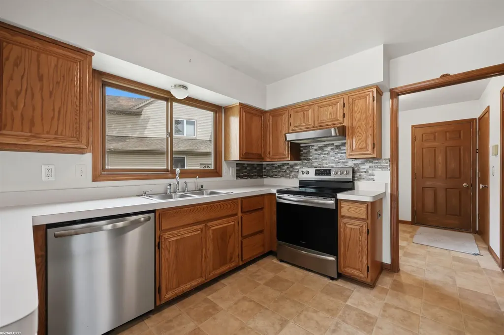 2514 Portobello Drive Troy City MI 48083