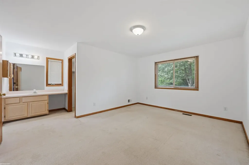 2514 Portobello Drive Troy City MI 48083