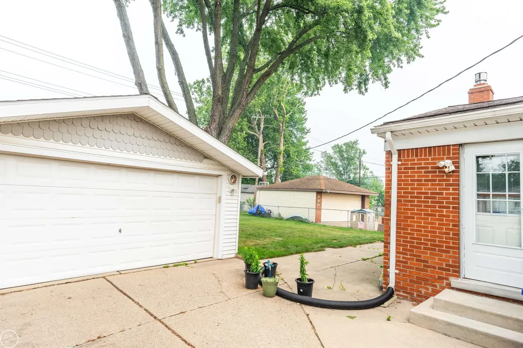 31375 W Wind Drive Fraser City MI 48026