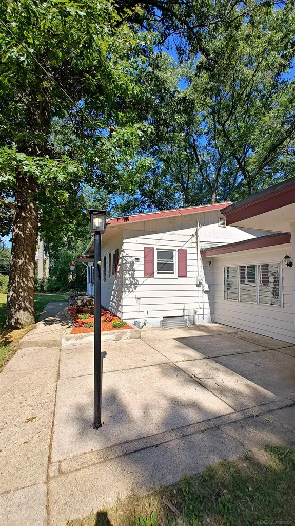 5271 124th Avenue Fennville City MI 49408