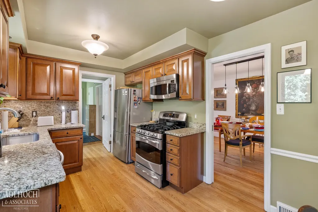 795-797 Harcourt Road Grosse Pointe Park City MI 48230