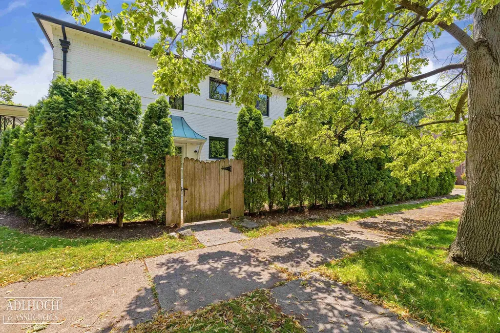 795-797 Harcourt Road Grosse Pointe Park City MI 48230