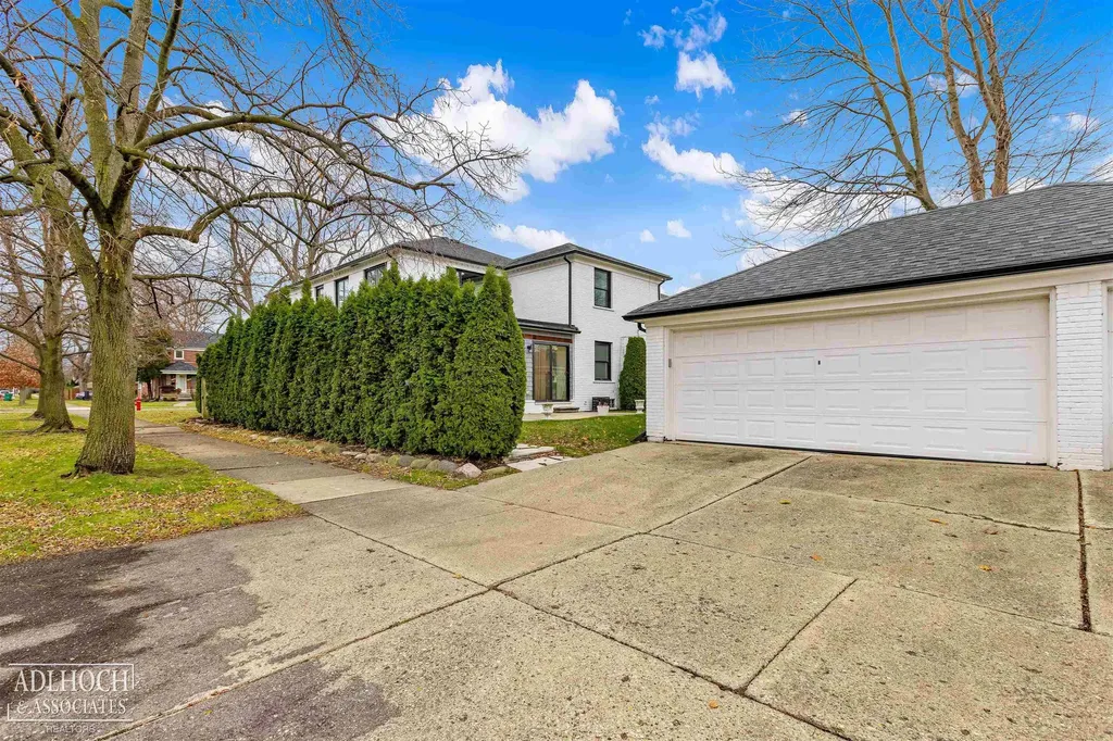 795-797 Harcourt Road Grosse Pointe Park City MI 48230