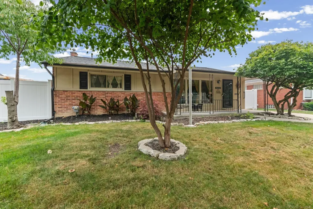 30230 Rosebriar Street St. Clair Shores City MI 48082