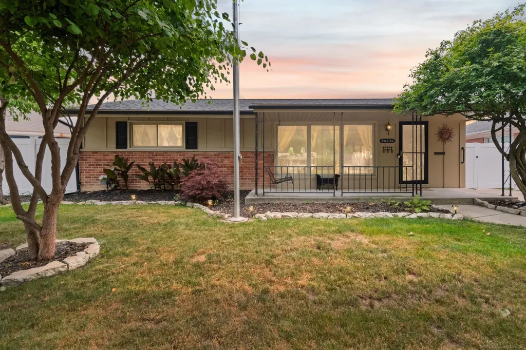 30230 Rosebriar Street St. Clair Shores City MI 48082