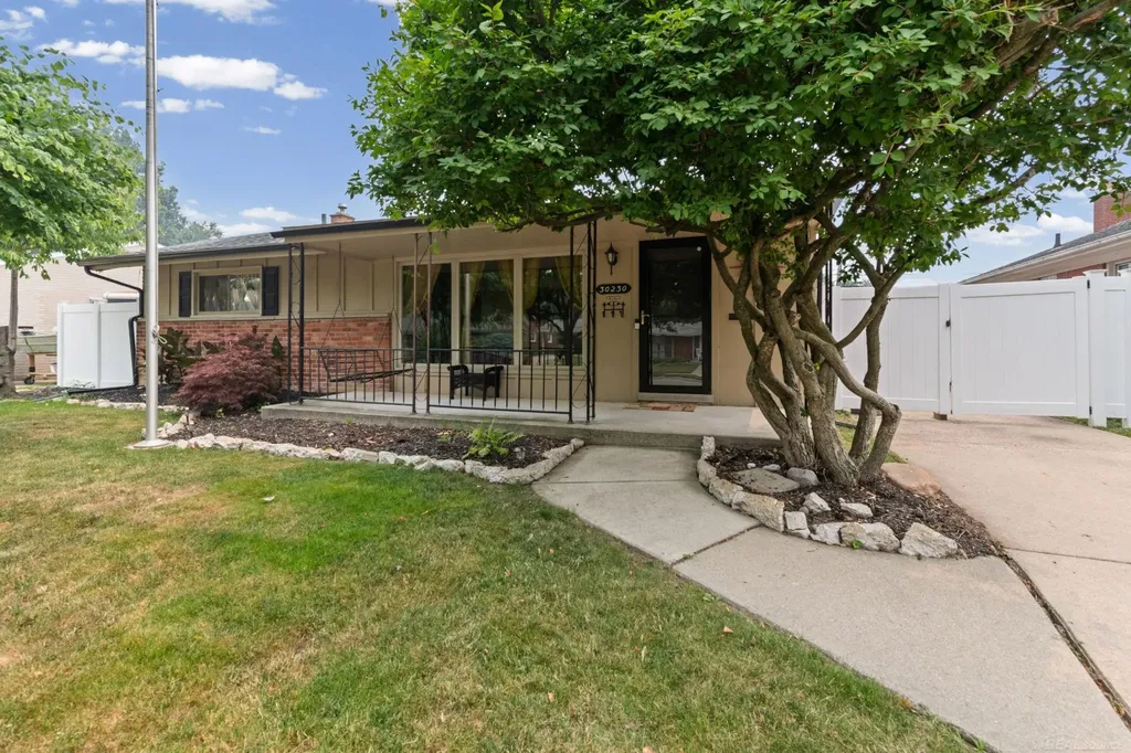 30230 Rosebriar Street St. Clair Shores City MI 48082