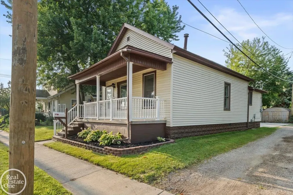 910 State Street Port Huron City MI 48060